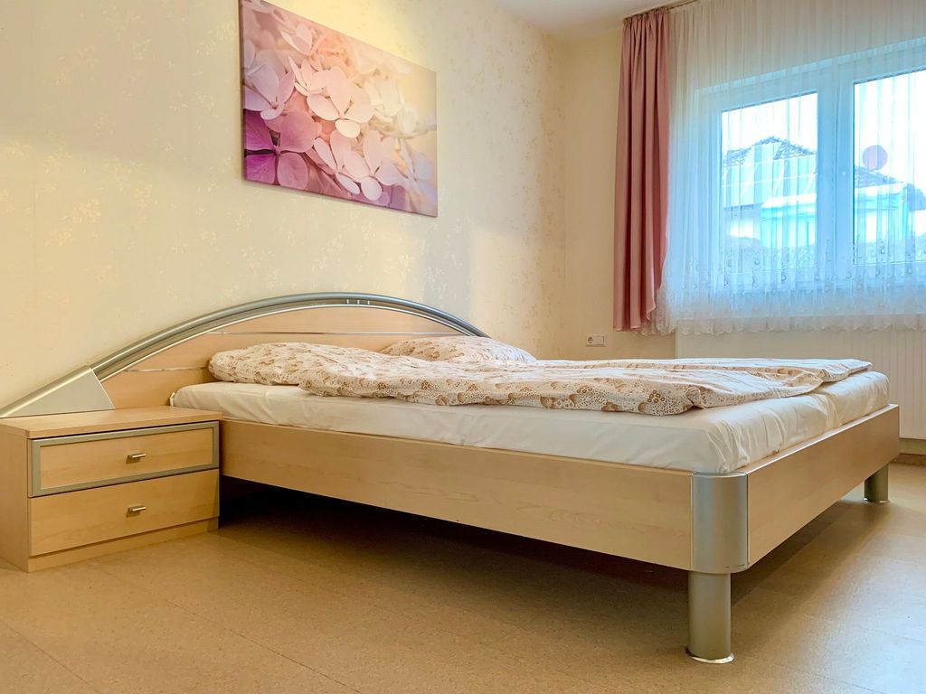 Schlafzimmer 1 mit Doppelbett