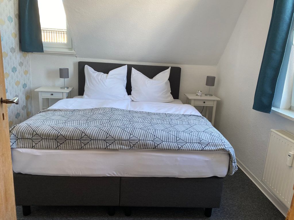 BEDROOM, INSIDE