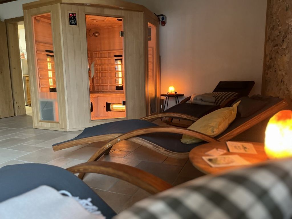 Wellnessbereich mit Infrarotkabine