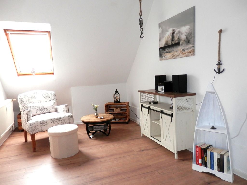 Wohnzimmer mit Musikanlage ( Bluetooth )
