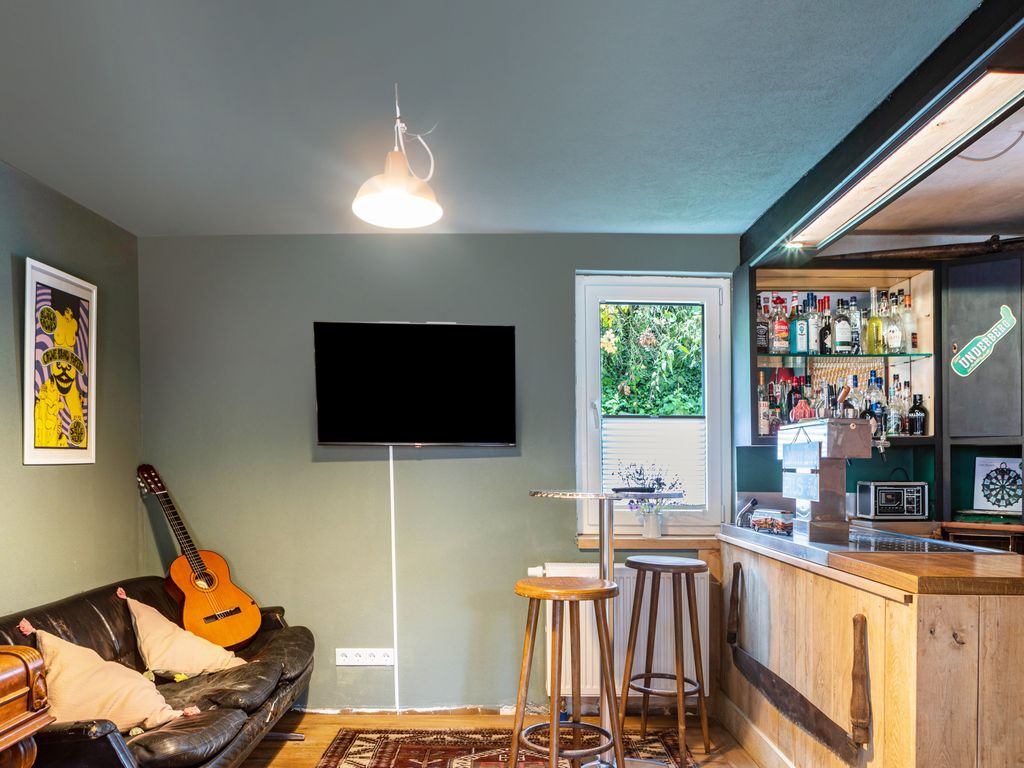 Photo, INSIDE, OUTSIDE