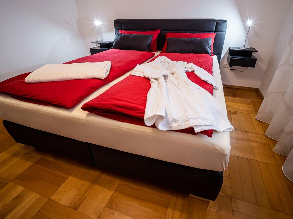 Schlafzimmer 1