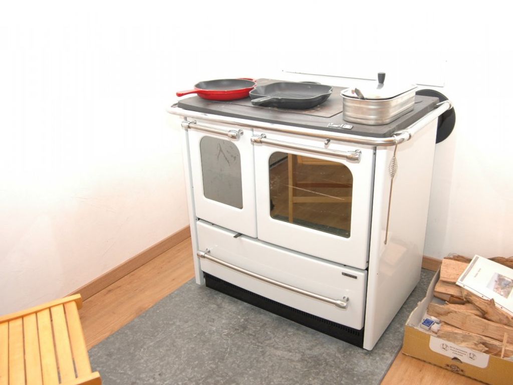 Holzofen - urgemütlich  man kann auch backen - Outdoor  Zwei Grillarten