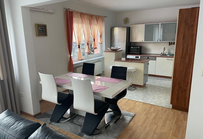 Ferienwohnung Nella (65qm) mit Balkon