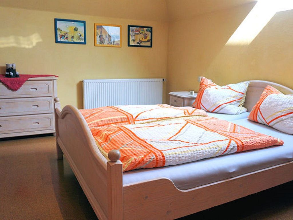 Schlafzimmer 1