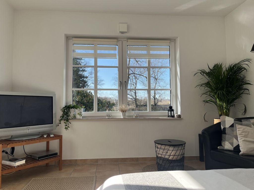 Photo, INSIDE, OUTSIDE