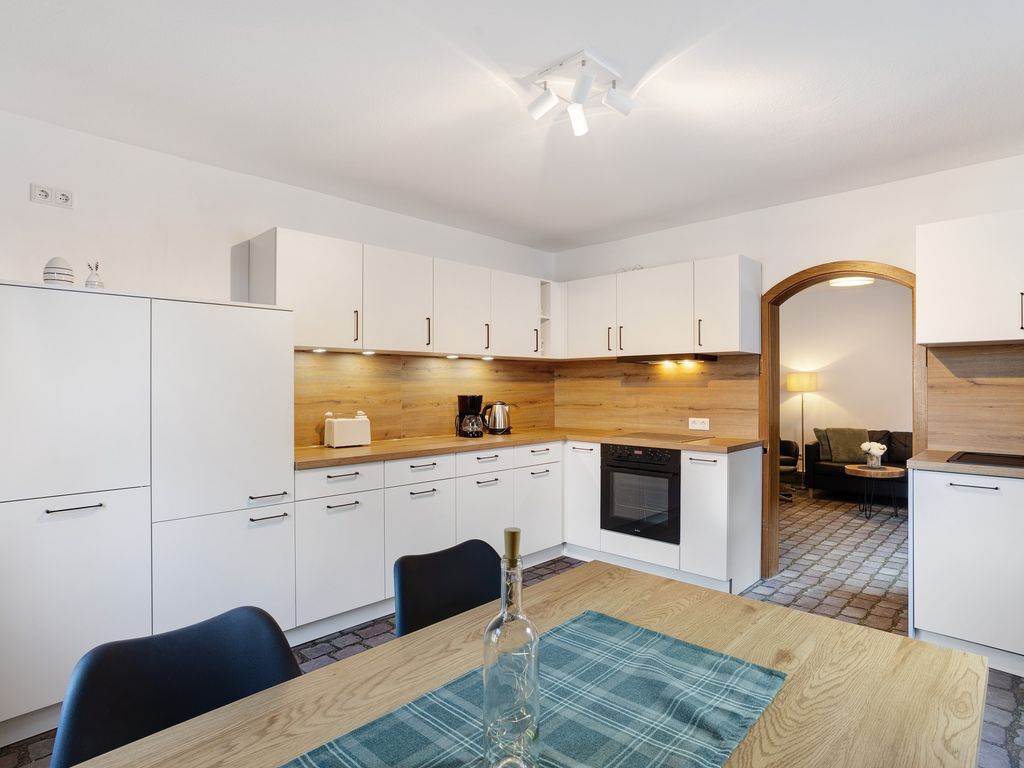 KITCHEN, INSIDE