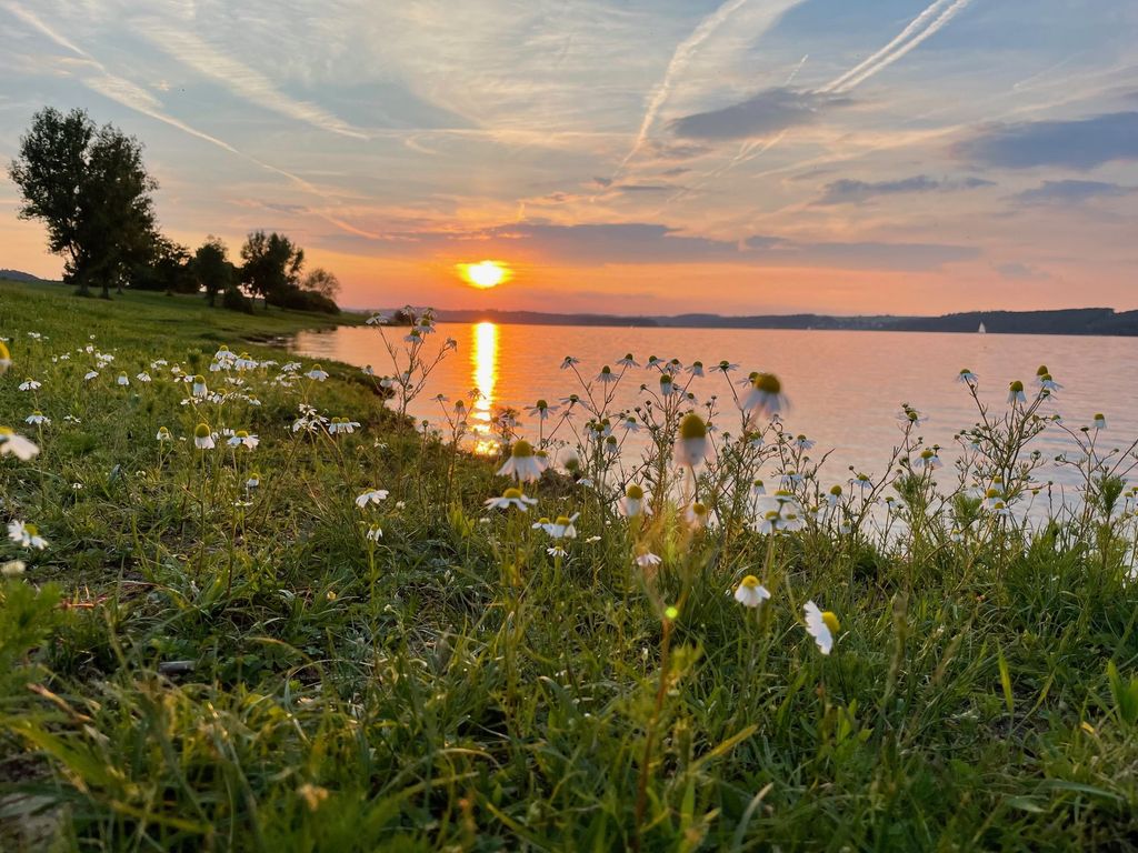 Sonnenuntergang am Brombachsee im Frühling