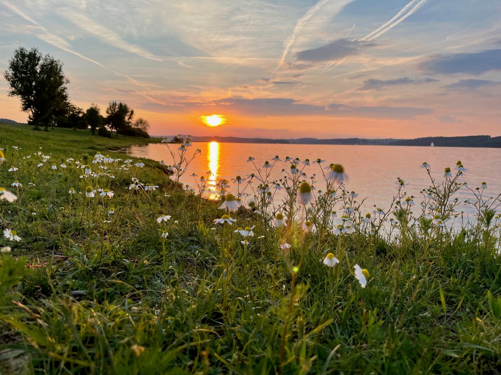 Sonnenuntergang am Brombachsee im Frühling
