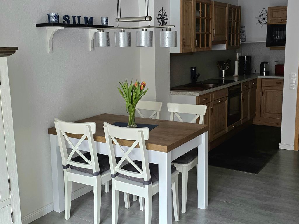 Wohnzimmer - Blick in Küche