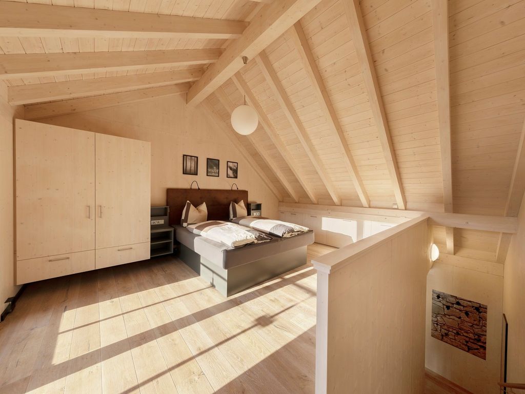Schlafzimmer mit eigenem Balkon