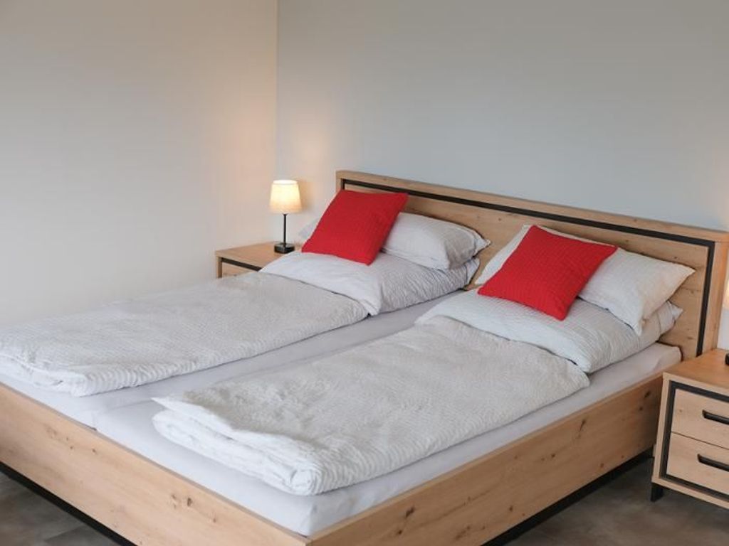 Schlafzimmer 1