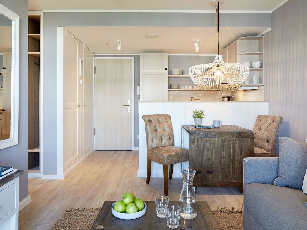 Superior One Bedroom - Wohnzimmer + Küchenzeile