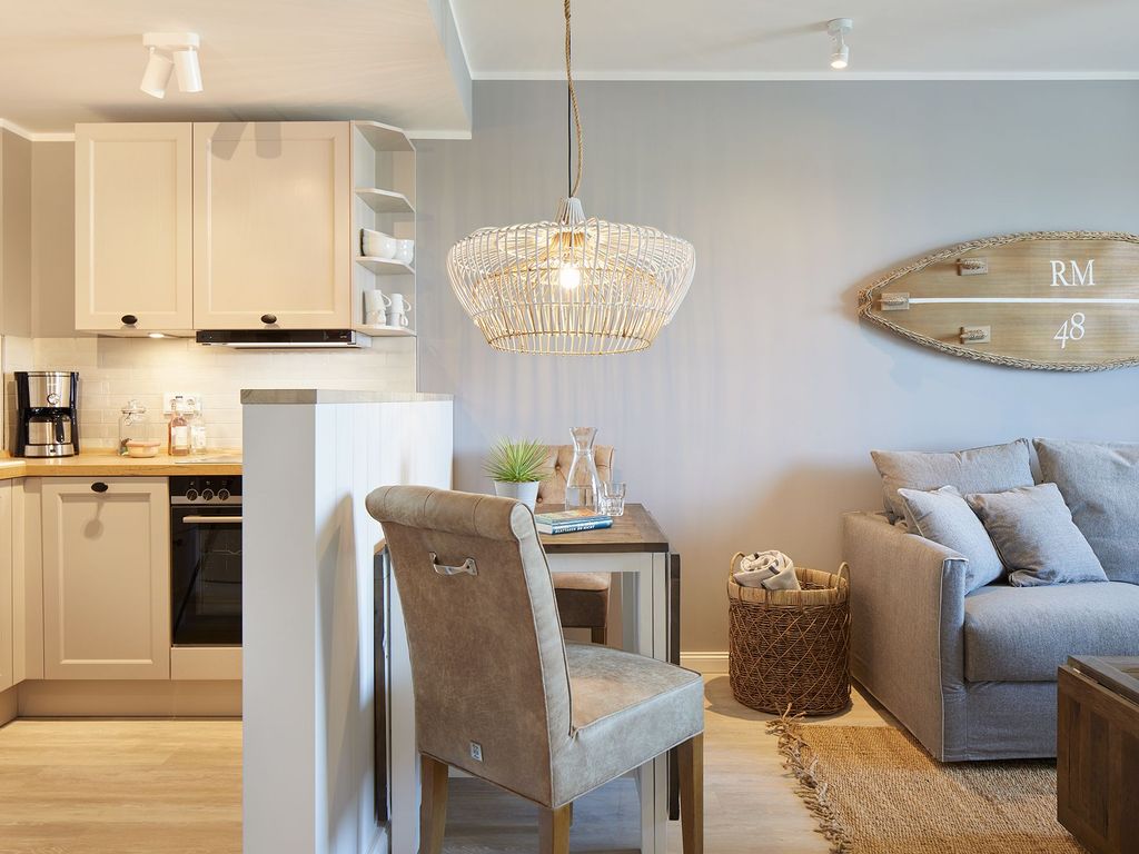 Superior One Bedroom - Wohnzimmer + Küchenzeile