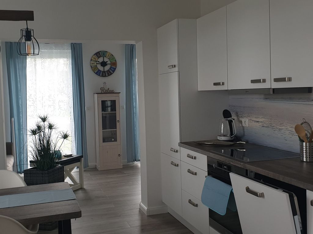 Blick von Küche ins Wohnzimmer (EG)