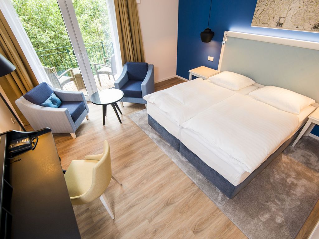 Wohnzimmer mit Balkon