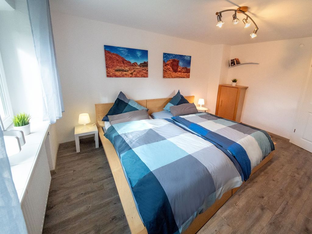 Schlafzimmer 1