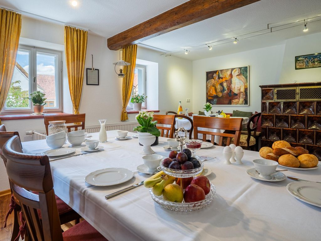 Esszimmer mit Kachel