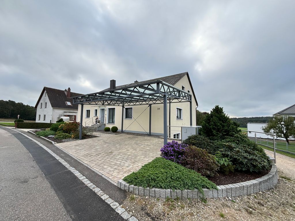 Haus mit Carport 1/2