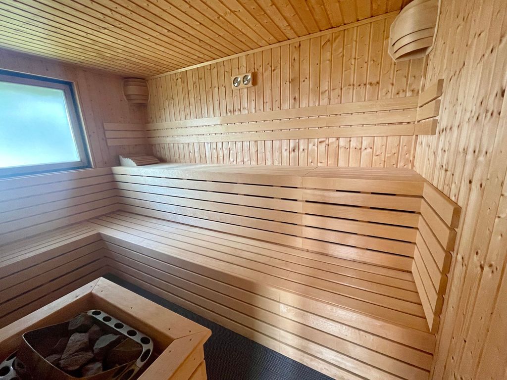 Gartensauna ca. 350m entfernt am Haupthaus gegen Gebühr!