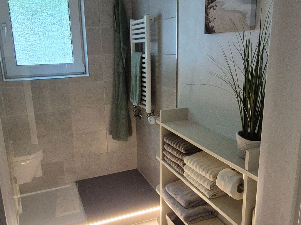 Badezimmer (EG)