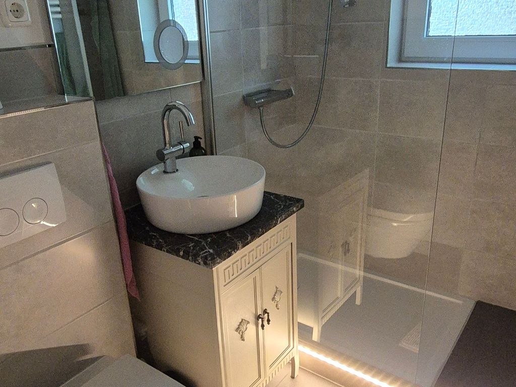 Badezimmer (EG)