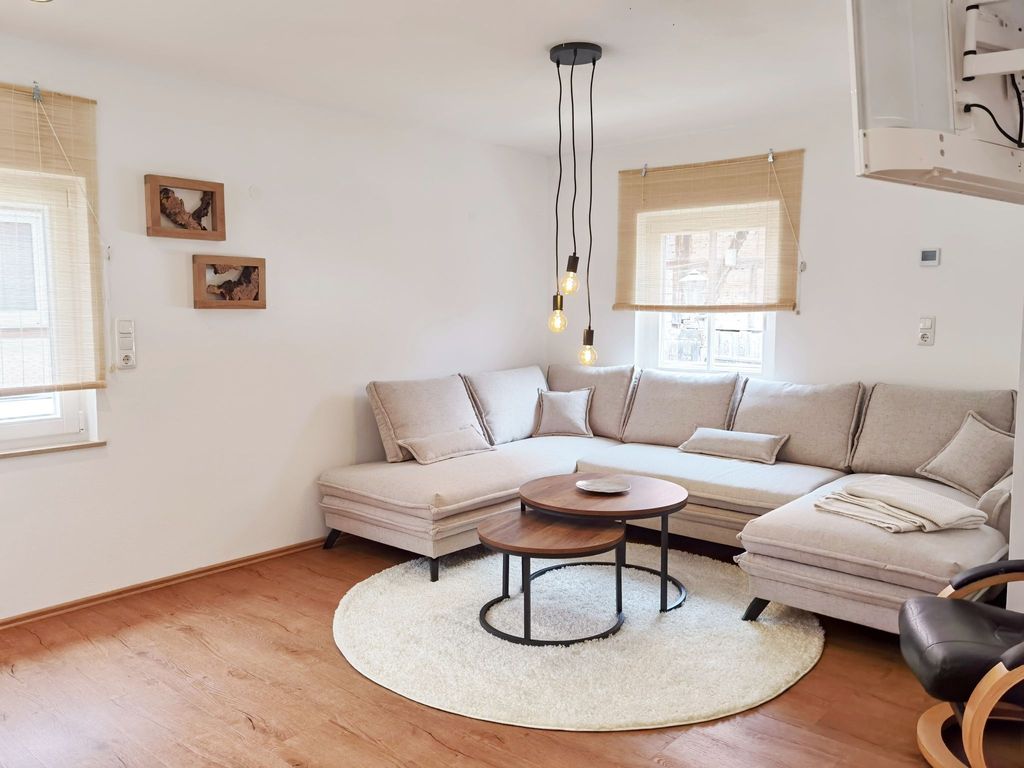 Wohnzimmer: Sofa mit Schlaffunktion (2 Erw.)