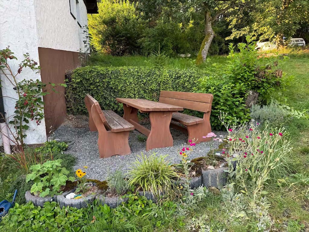 Essbereich im Garten zum gemeinsamen Verweilen