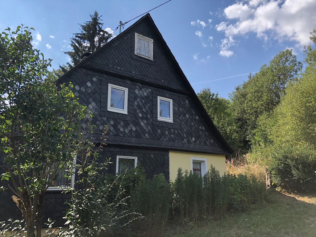 Die Alte Schmiede ist ein typisches Frankenwaldhaus mit echter Verschieferung