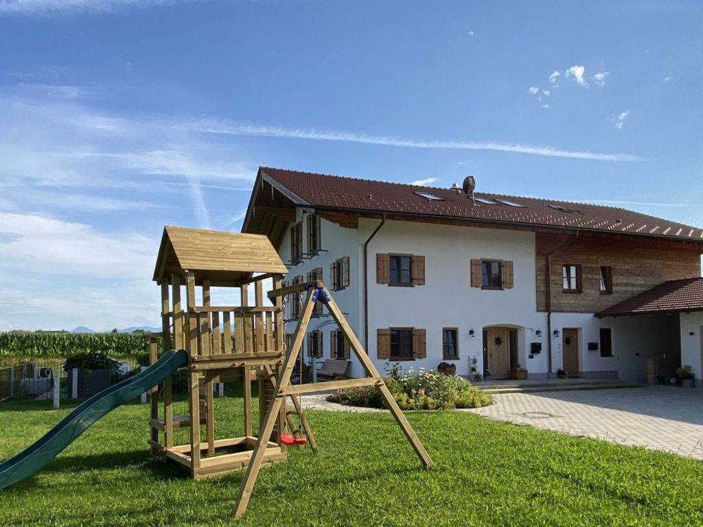 Bauernhaus mit Spielhaus