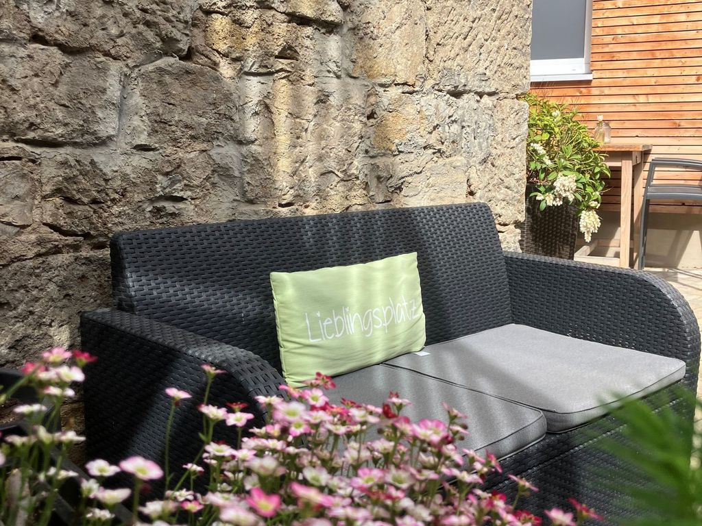 Lounge-Ecke im Innenhof