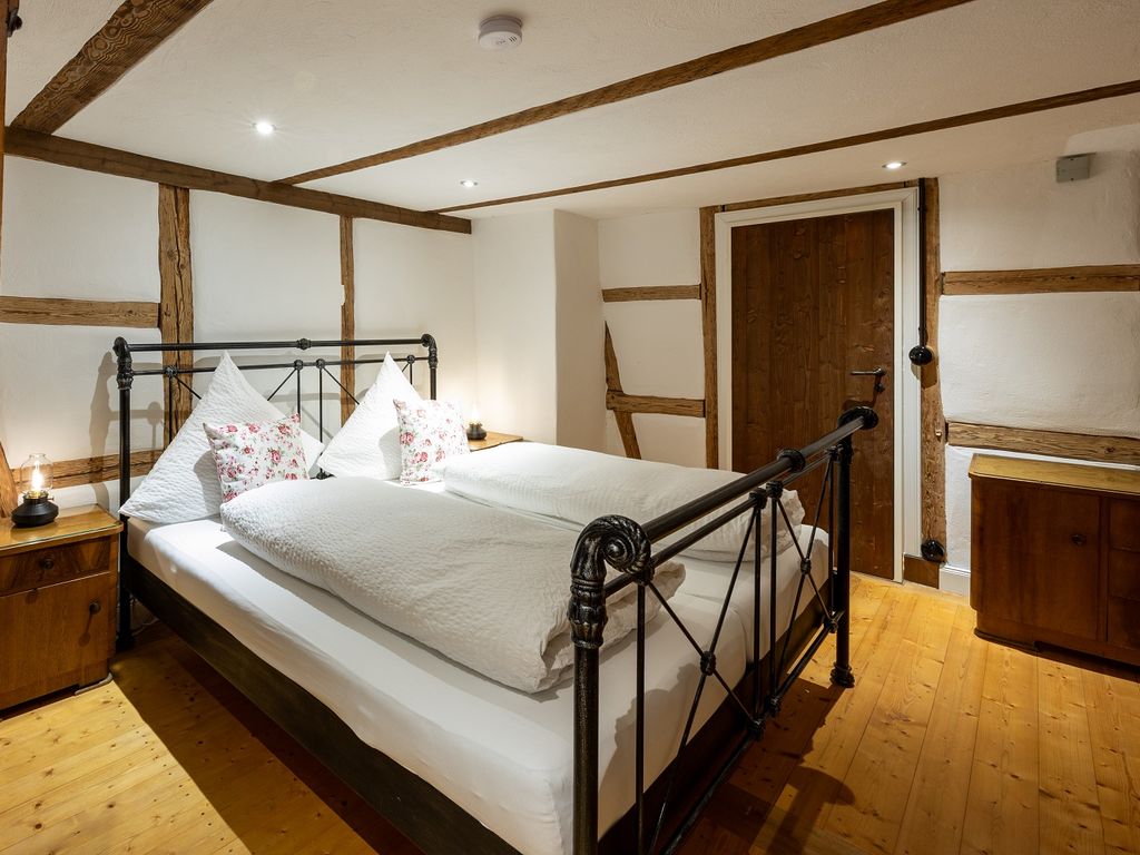 Schlafzimmer 1