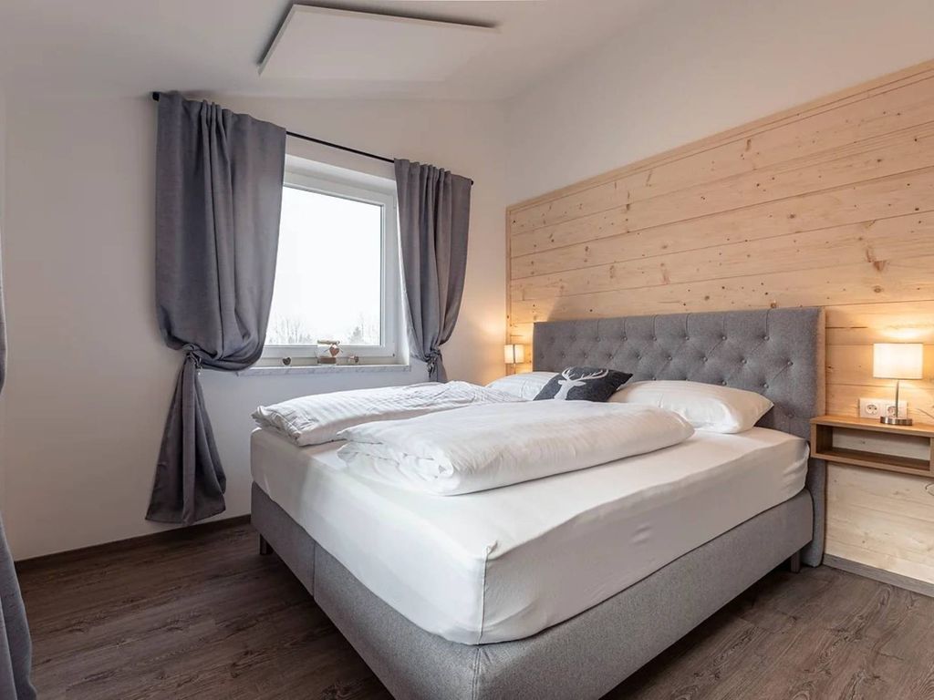 Schlafzimmer mit Doppelbett