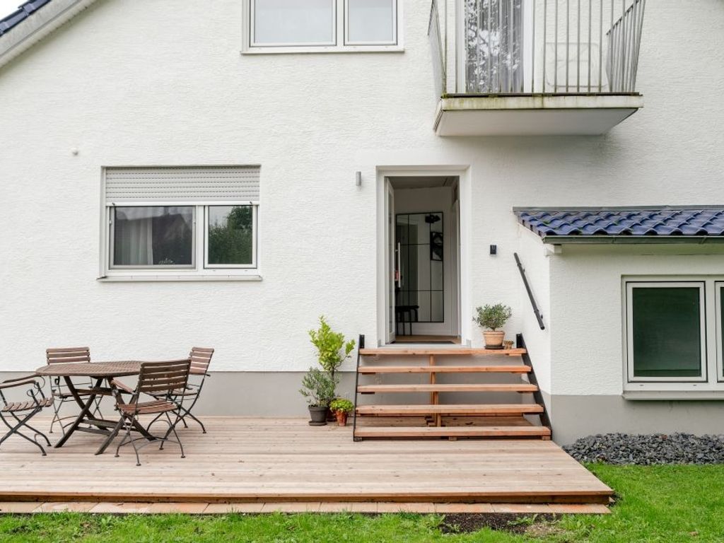 Eingangsbereich mit Terrassen 1