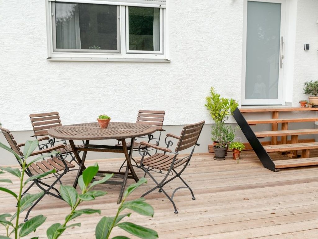 Eingangsbereich mit Terrasse 2