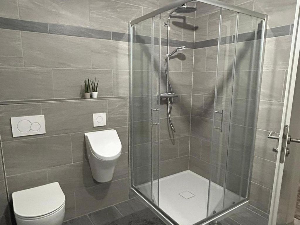 Bad mit Dusche