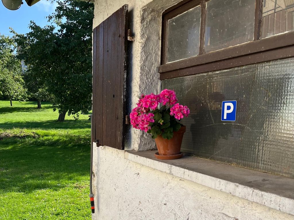 Parkplatz im Hof vor