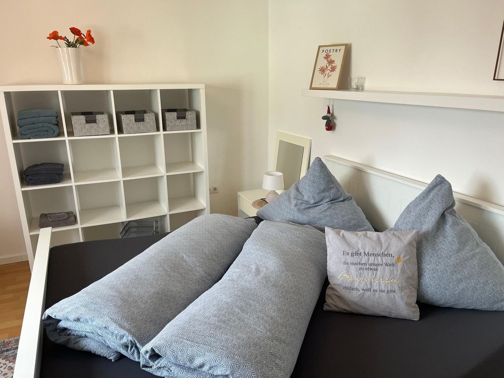 Schlafzimmer 1 -