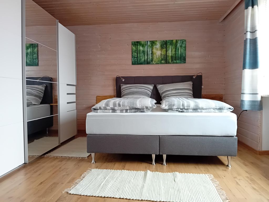 Schlafzimmer 1
