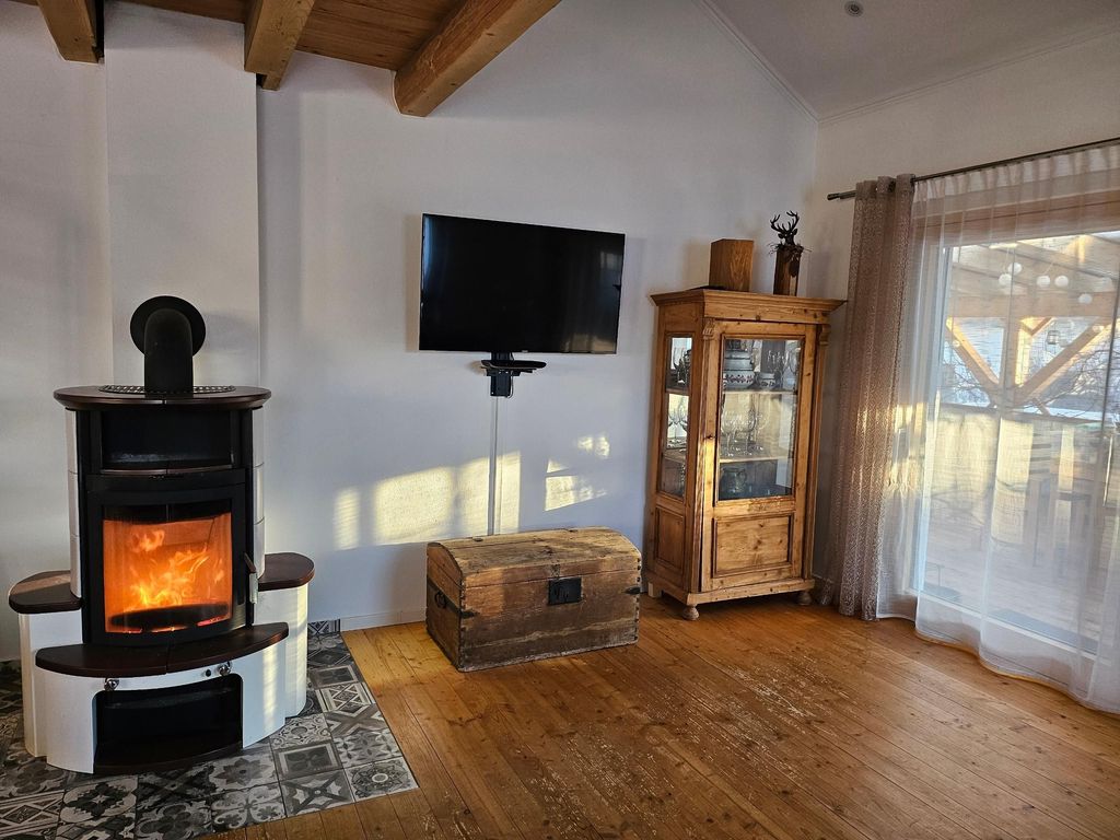 Wohnraum mit Holzofe