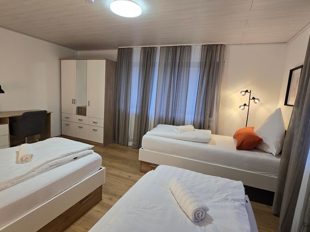 Schlafzimmer 1