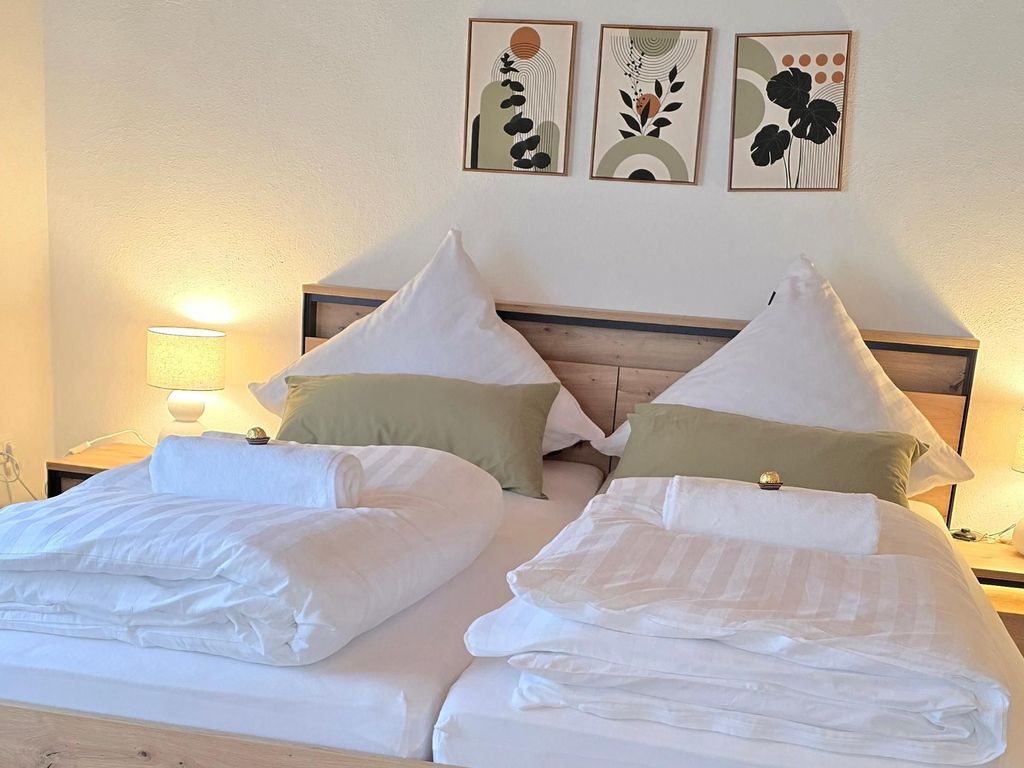 Schlafzimmer 1