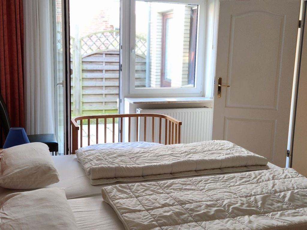 Schlafzimmer 1 mit Babybett