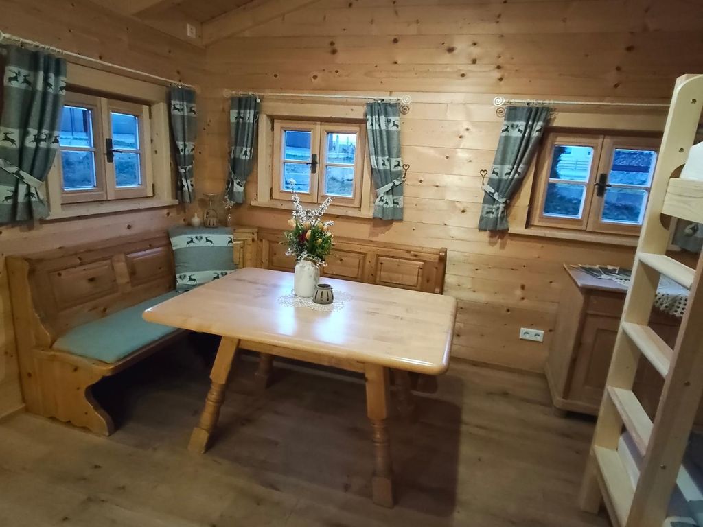 Blockhütte bei den Hühnchen