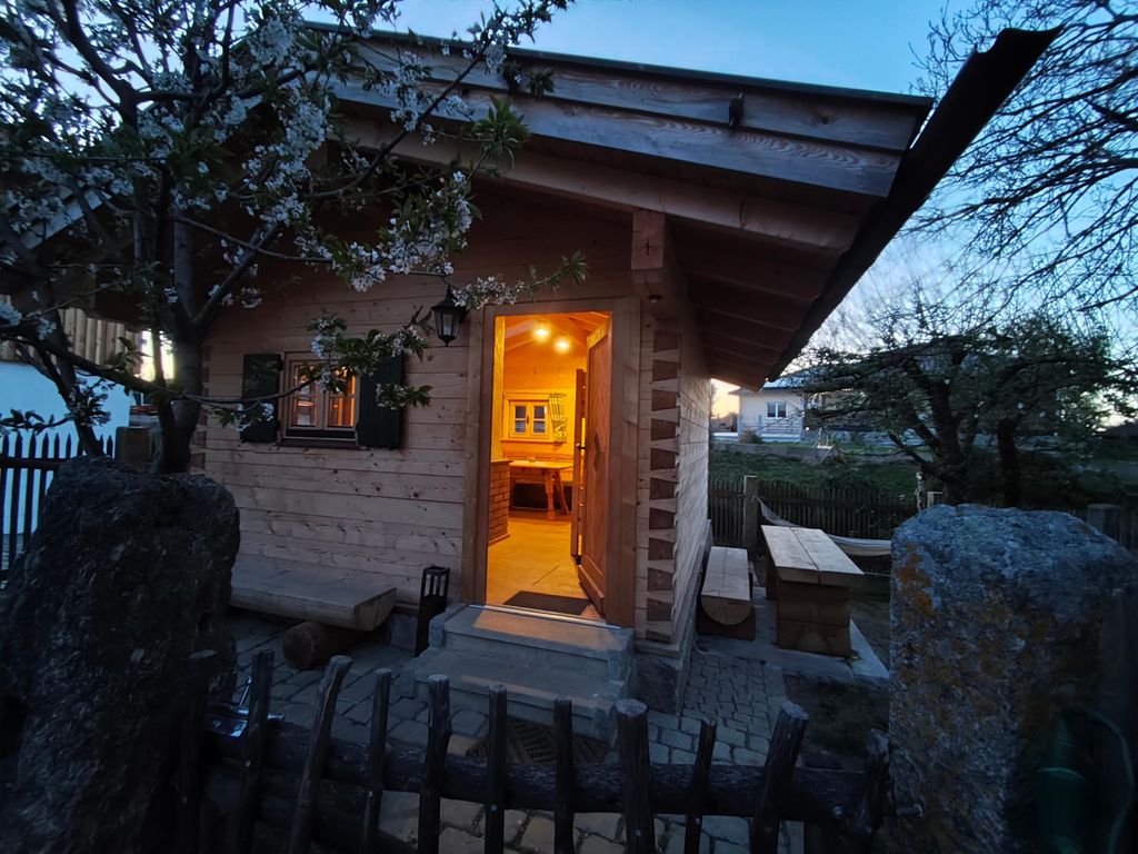 Blockhütte bei den Hühnchen