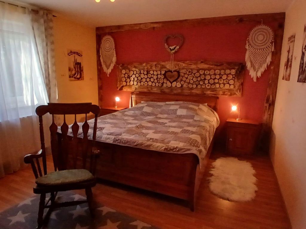 Schlafzimmer 1