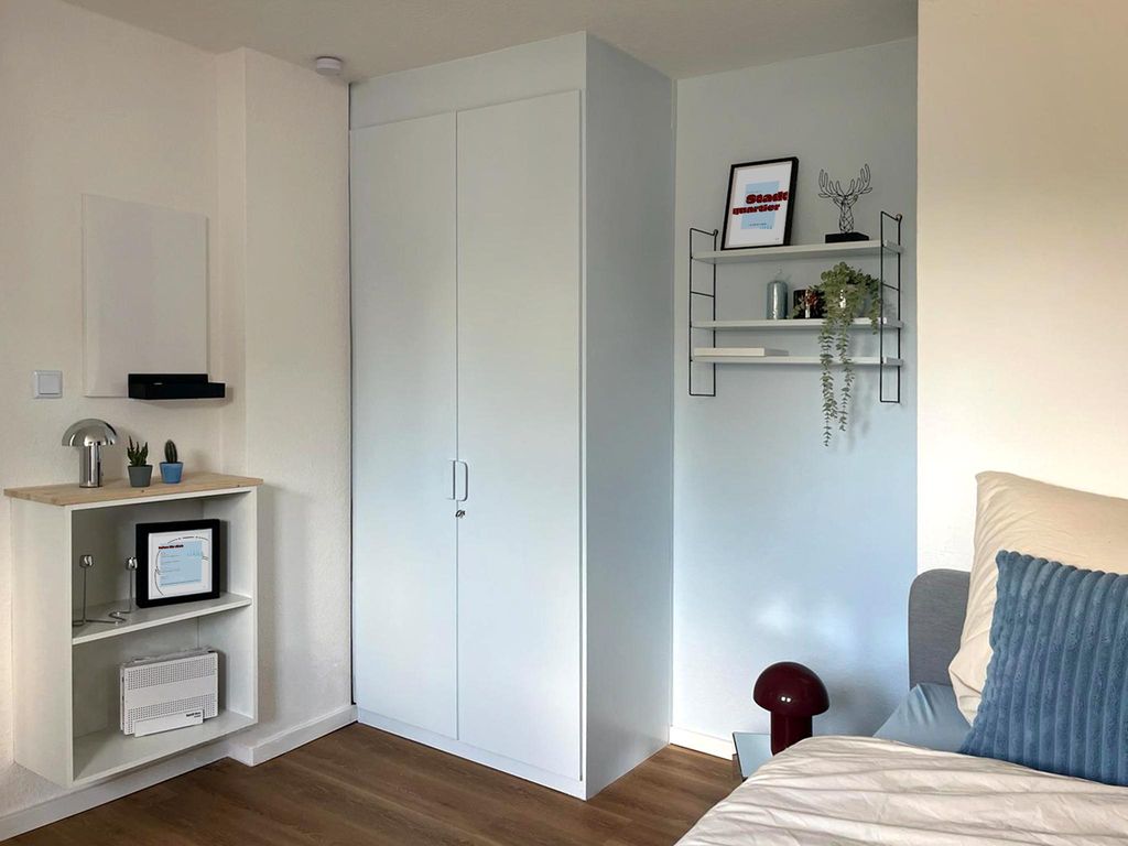 Kleiderschrank