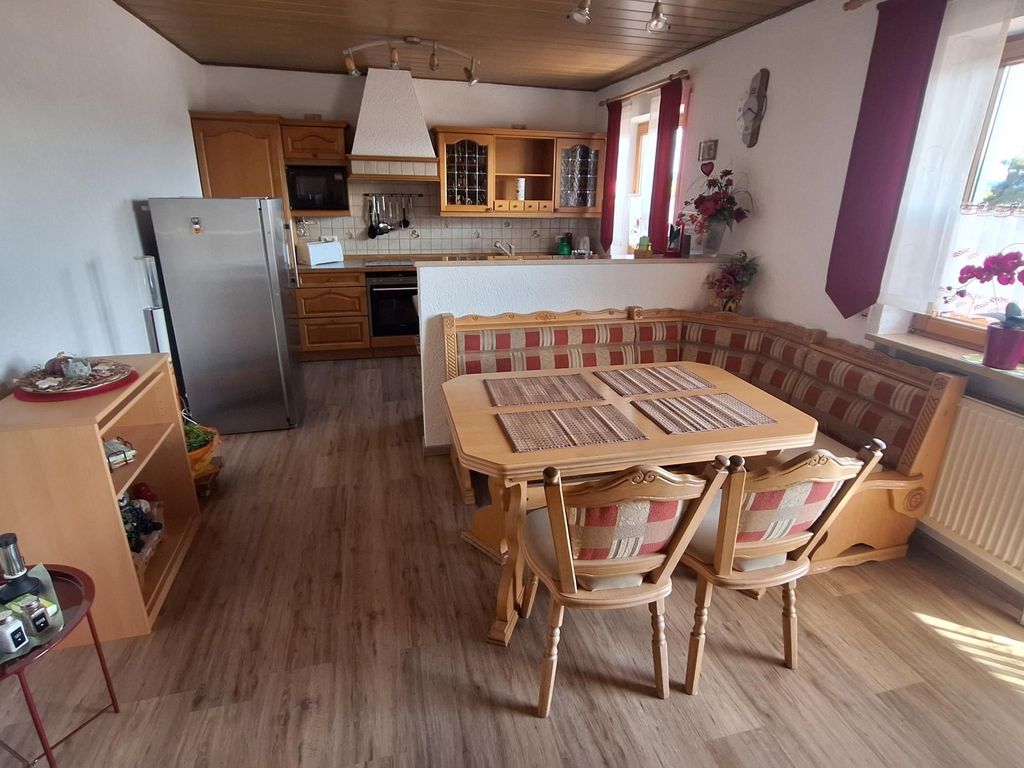 Küche und Esszimmer