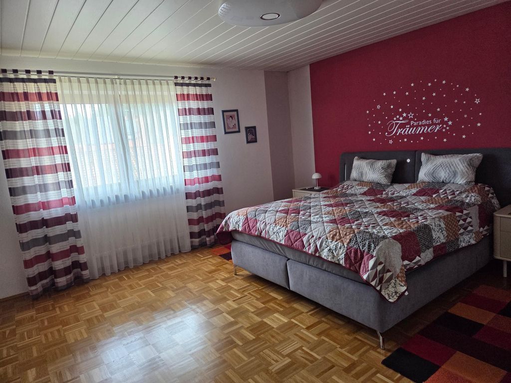 Großes Schlafzimmer