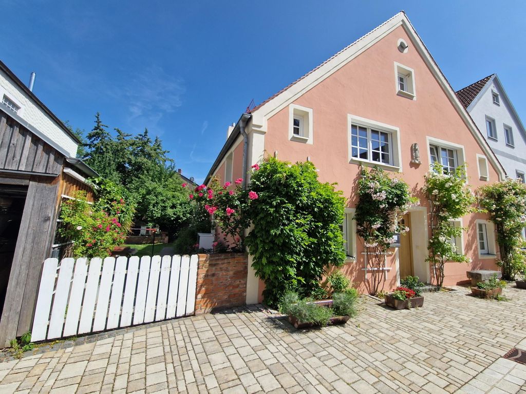 Hausansicht mit Zuga